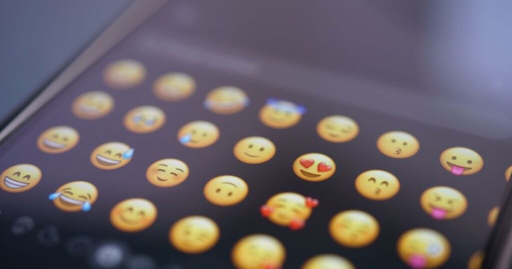 People Use Emoji