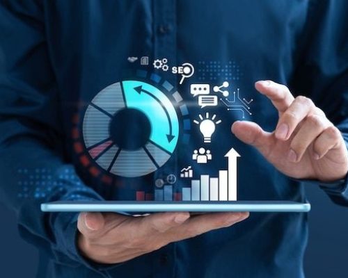 Empresário de design digital mostra aumento de mercado gráfico _ Foto Premium